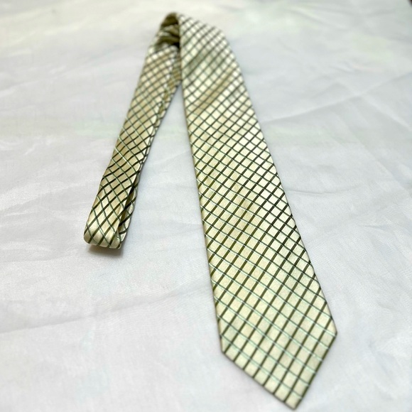 Geoffrey Beene Green Striped Diamond Silk Tie - Picture 1 of 5